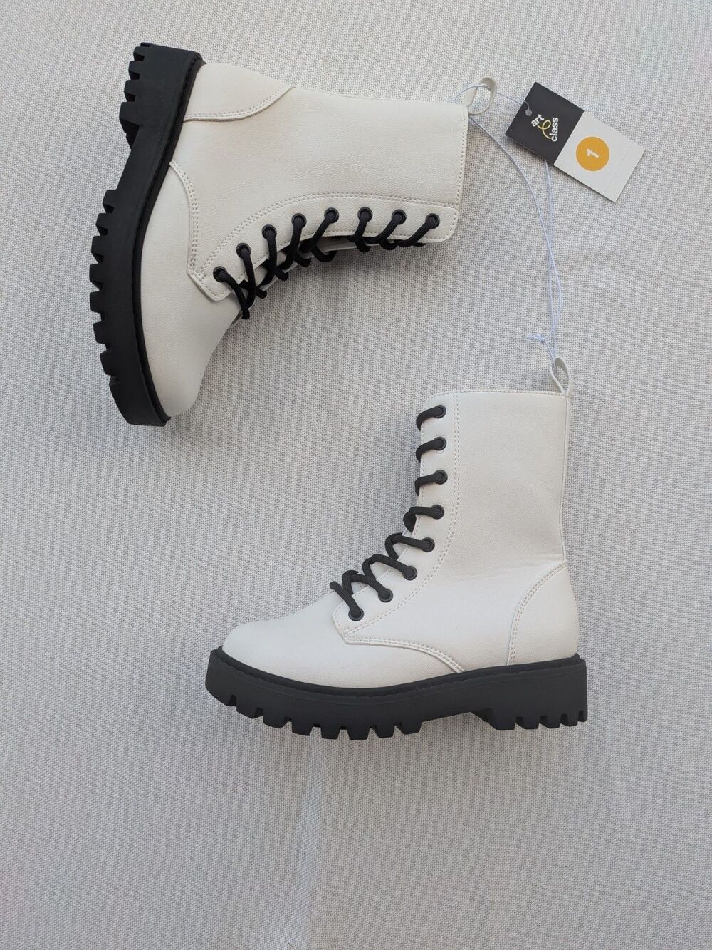 Art Class Khari Kids Girls Combat Boots Size 1 Ivory White Lace Up Side Zip NEW.